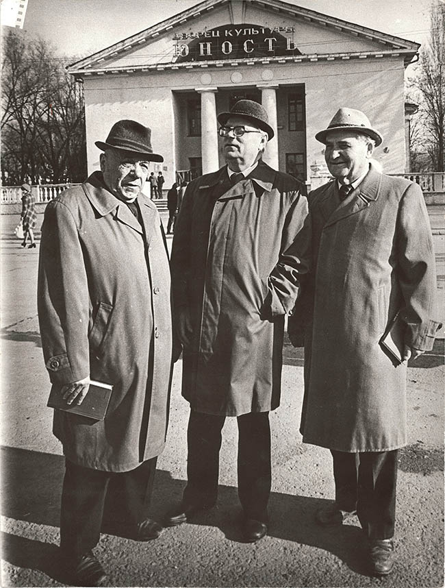 Бурдюгов Алексей Павлович Черно-белая групповая фотография